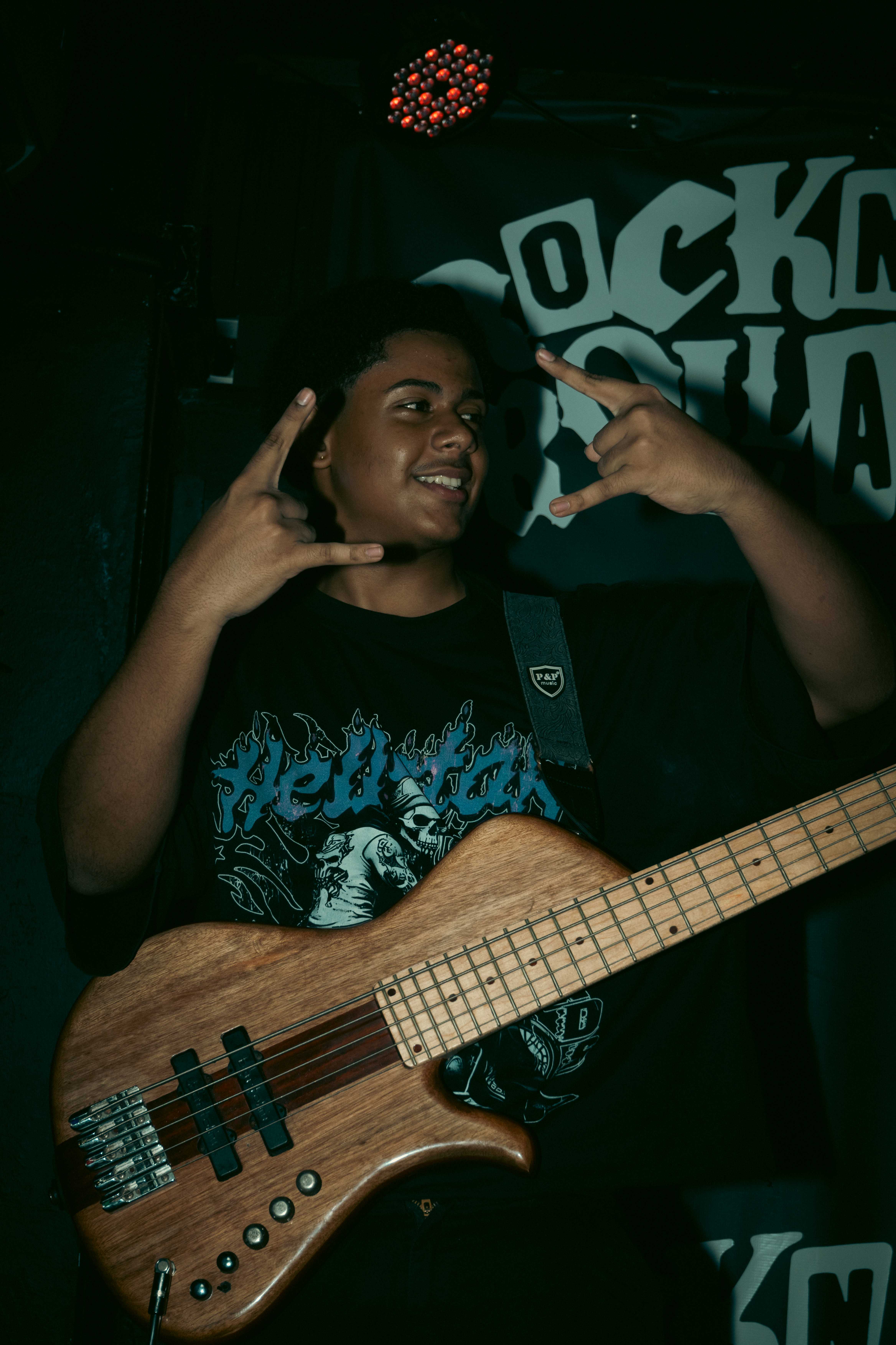 Clark (Clark Holguín Peña) Bajista fundador en Grunjeo